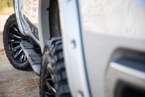 Chevrolet Silverado 2500 HD Oval Nerf Step - Rough Country - Black - '20-'24